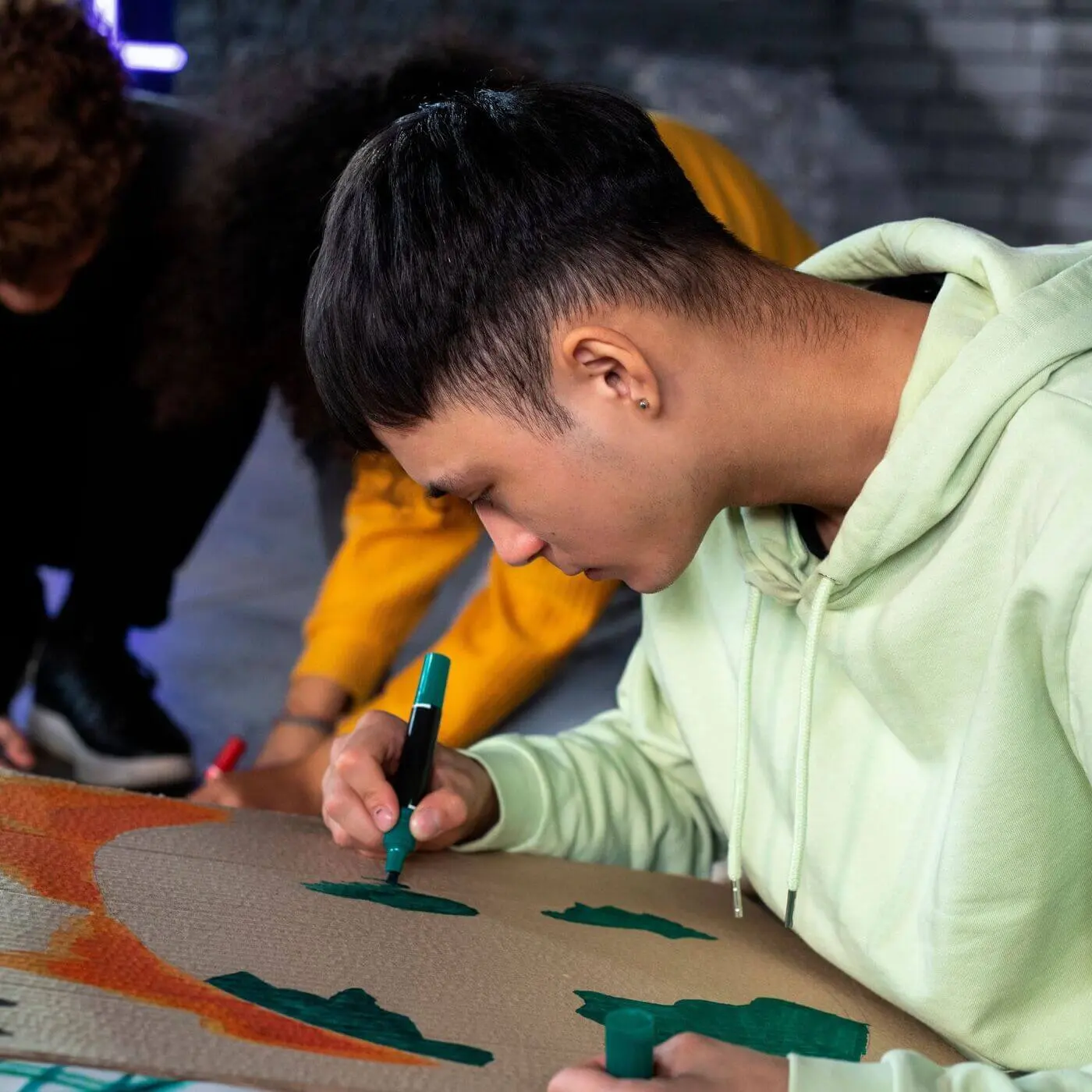 Teen engaging in experiential therapy activities for emotional healing Teen engaging in experiential therapy activities for emotional healing