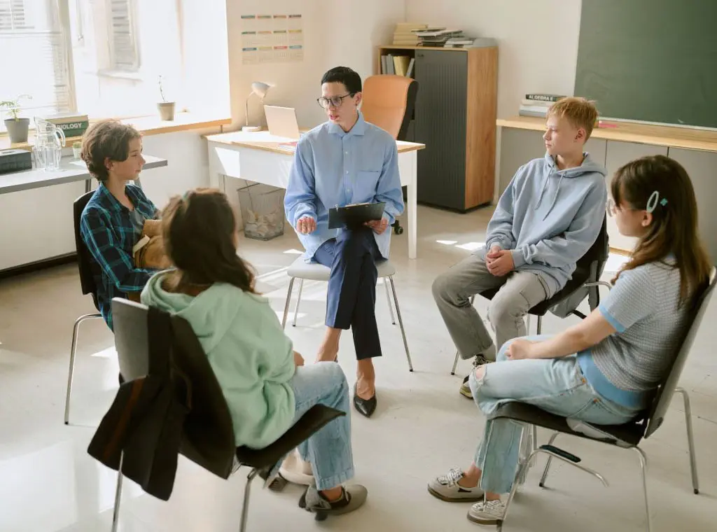K2 rehab program for teens with therapist-led counseling session K2 rehab program for teens with therapist-led counseling session