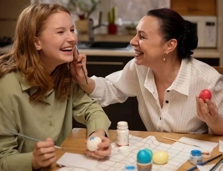 A photo of a mom and daughter doing arts as part of teen cocaine addiction treatment A photo of a mom and daughter doing arts as part of teen cocaine addiction treatment