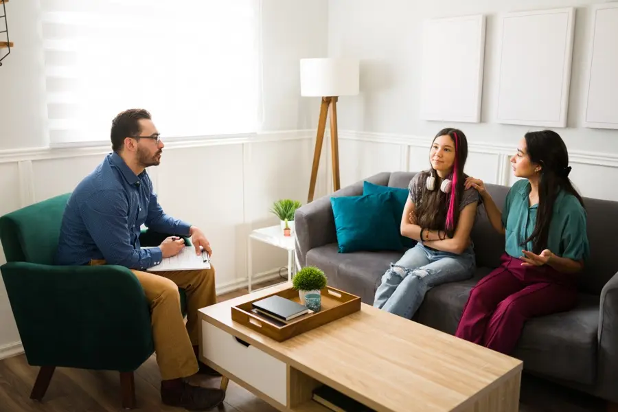 addiction-family-therapy-parsippany therapist guiding girl during family therapy session