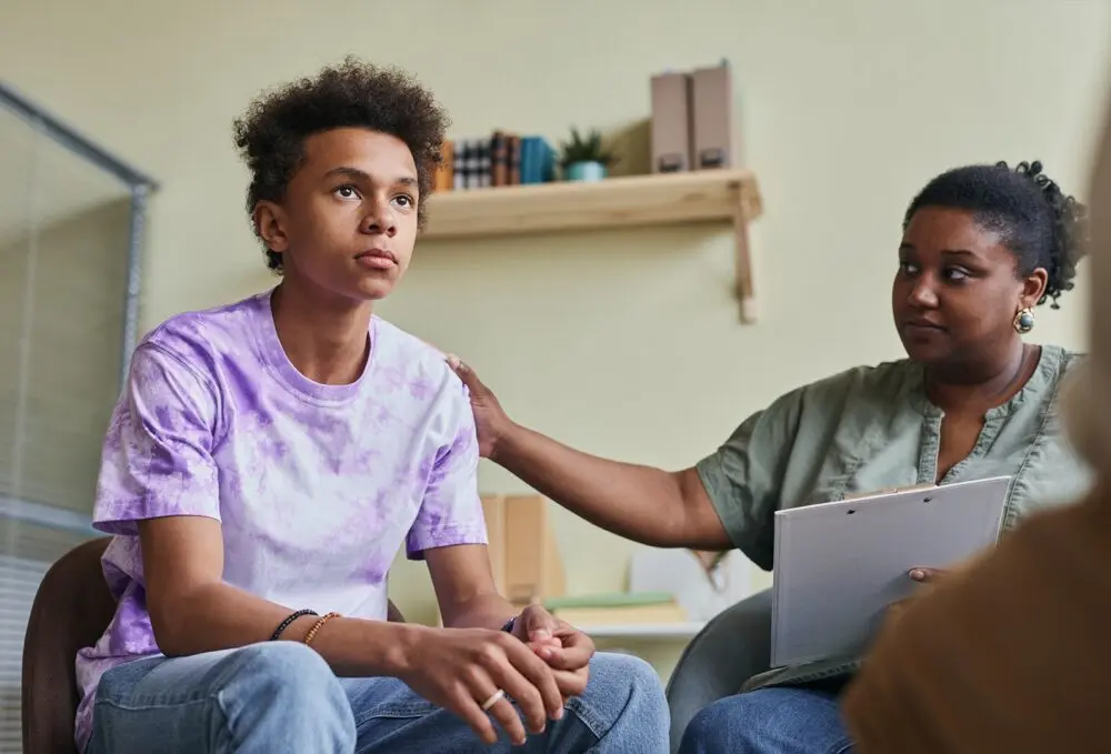 teen-social-media-addiction therapist guiding teen boy with social media addiction
