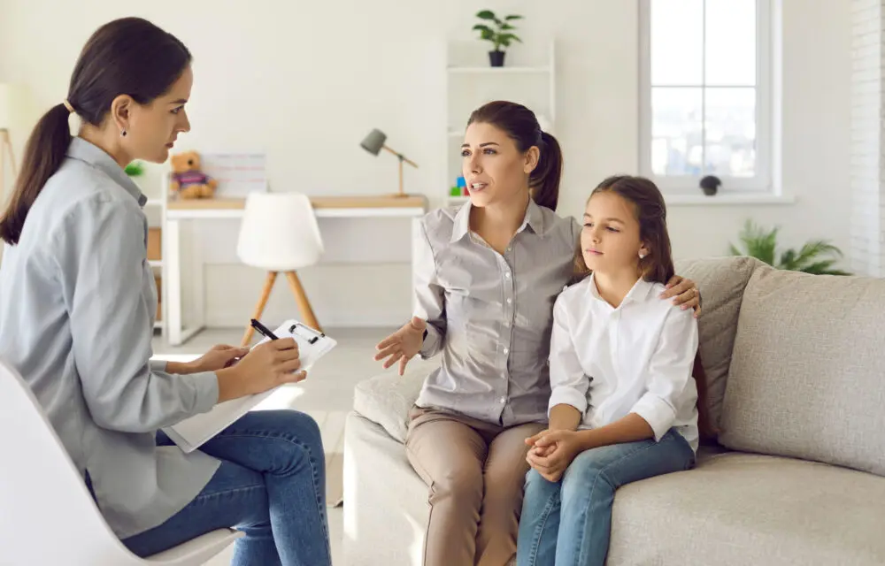 back-to-school-tips-build-child-confidence therapist giving Back-to-School confidence tips